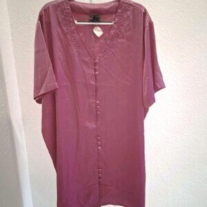 Solange Satin Negligee Size 22/24 V-Neck in Hot Pink with Lace Floral Accents